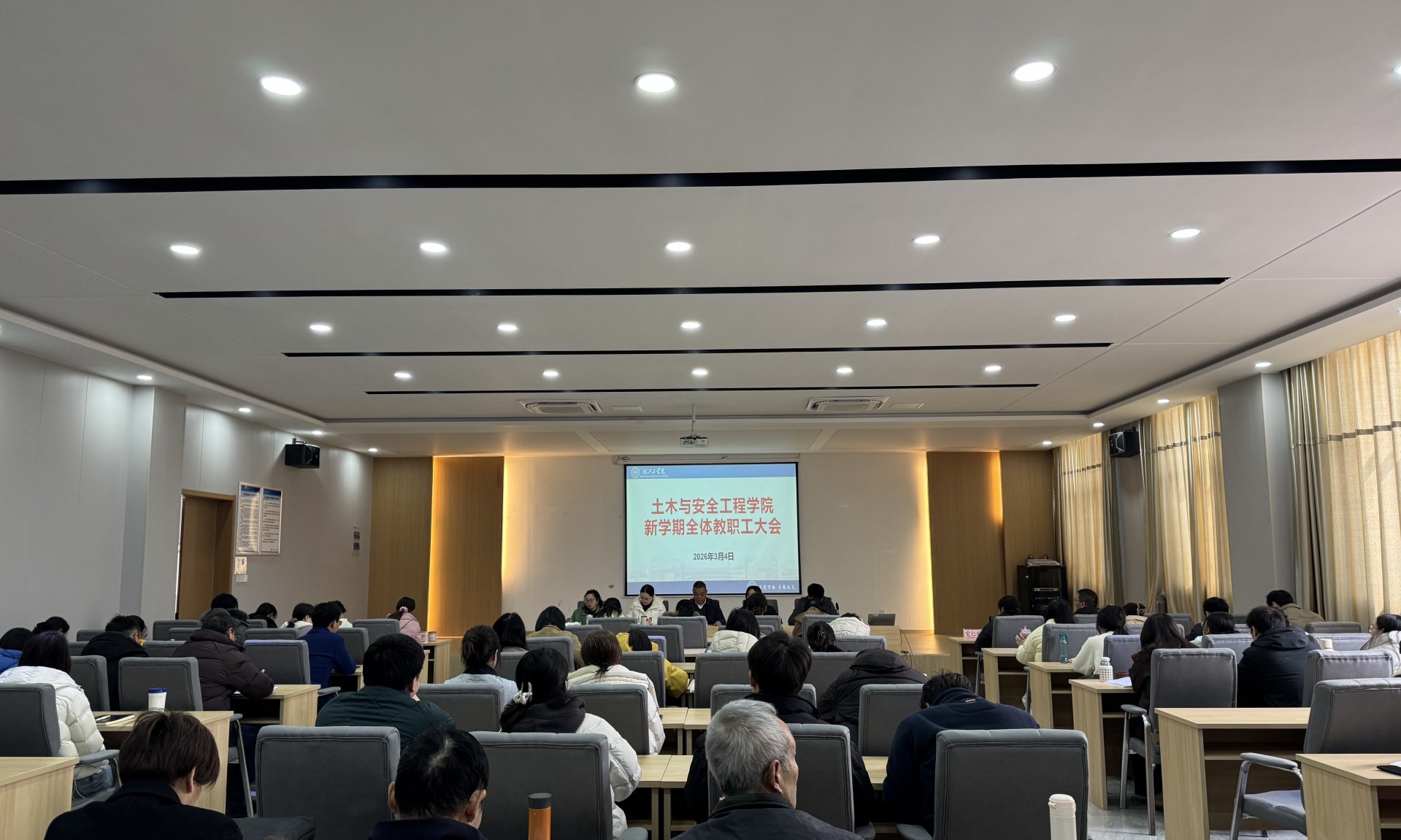 可结合站内栏目与相关篇目交叉阅读