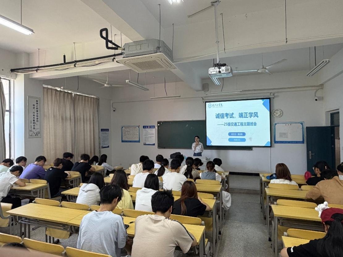强化就业优先政策